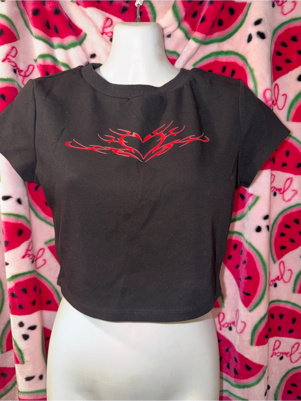 🖤❤️ Cropped Tee with Flame Heart Graphic